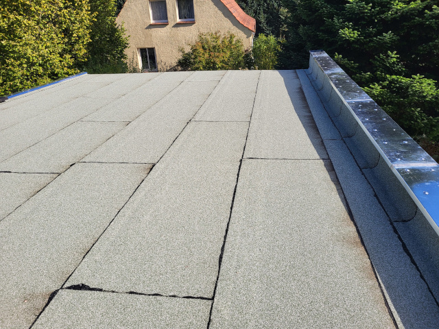 flach geneigte Dächer